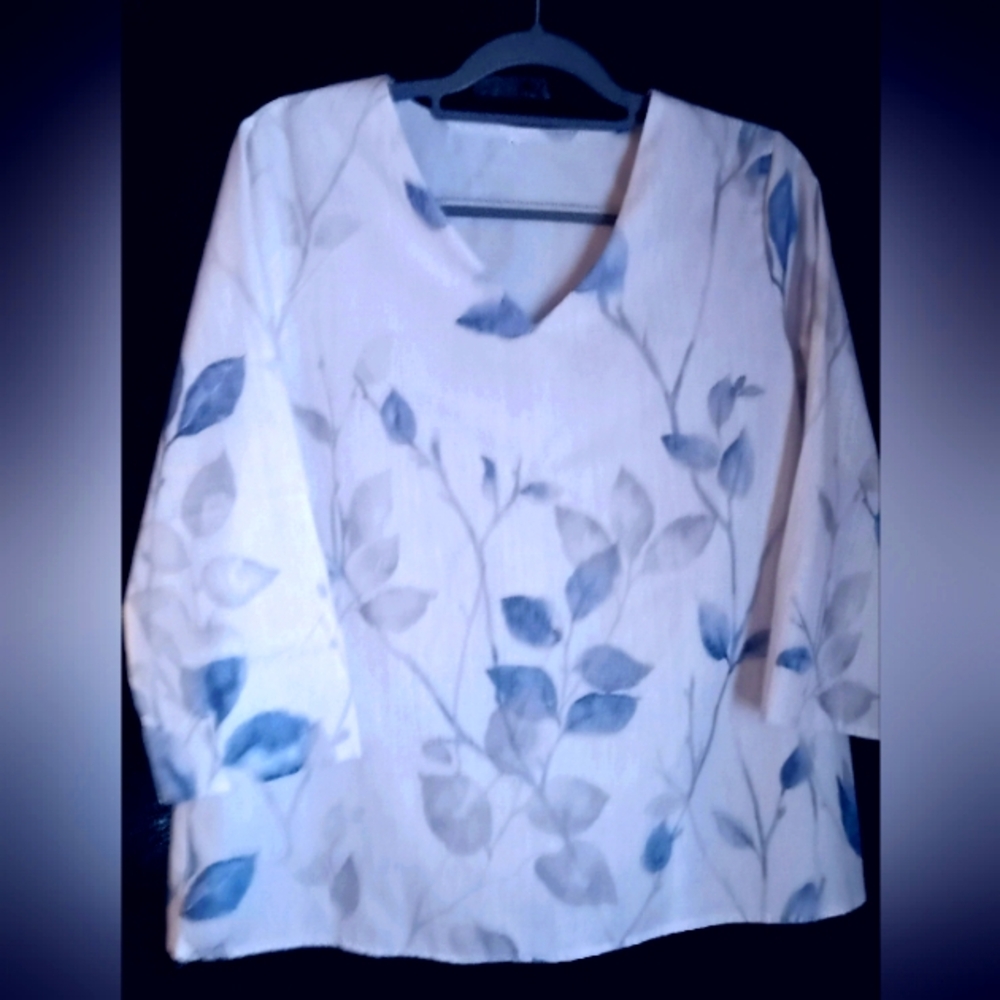 VERY PRETTY SIZE L. LOOSE FITTING 3/4 LOOSE FIT SLEEVES. SOFT BLUE, SOFT BEIGE